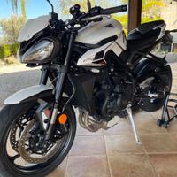 Triumph Street Triple - 2023