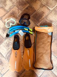 Pinne , 2 maschere più 3 boccagli per snorkeling