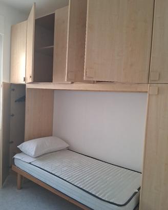 Armadio a ponte compreso di letto e materasso