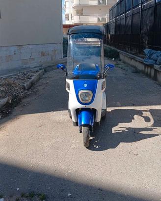 Scooter. L'elettrico. Ancora disponibile. 