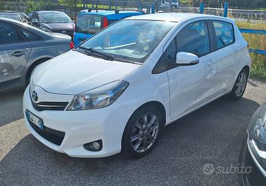 Toyota Yaris 1.3 5p Lounge UNIPRO