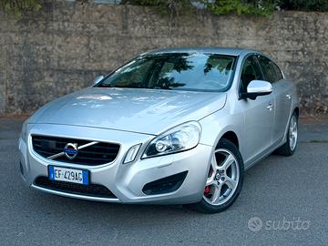 Volvo S60 D5 Momentum Cruise Adaptivo BLIS