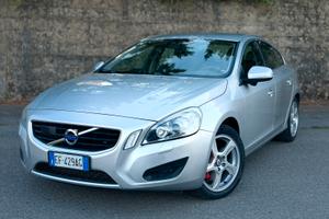 Volvo S60 D5 Momentum Cruise Adaptivo BLIS