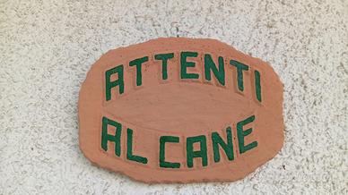 Targa decorativa in cemento “ATTENTI AL CANE”