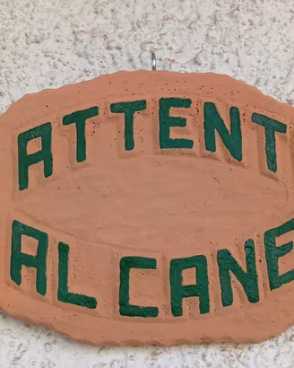 Targa decorativa in cemento “ATTENTI AL CANE”