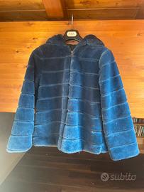 Giacca blu di pelliccia sintetica