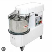 IMPASTATRICE 18 KG E CUCINA ELETTRICA 4 PIASTRE