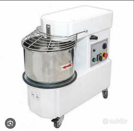 IMPASTATRICE 18 KG E CUCINA ELETTRICA 4 PIASTRE