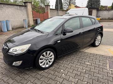 Opel Astra 1.6 115CV 5 porte Cosmo