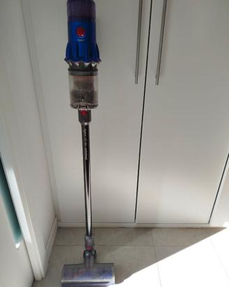 Dyson V12 Slim Motorhead. 