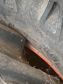 Gomme con cerchioni trattore