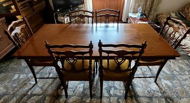 tavolo sala con sedie