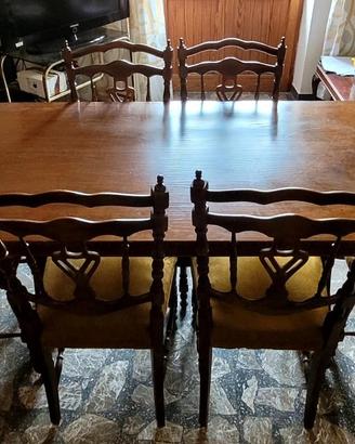 tavolo sala con sedie