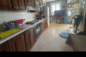 Casa libera su 3 lati con giardino 80mq e garage