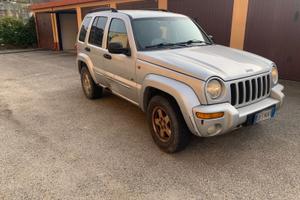 Vend jeep 2.5 4X4 Con Gancio Treino