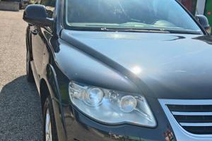 Vw Tuareg 3.0 diesel 4×4 2008 215000 km  Automatic