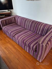 Divano in buono stato. 