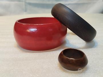 bracciali e anello in legno 