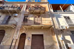 Casa indipendente a Partinico, Via dell'Unità