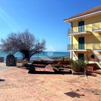 VILLA A SCHIERA A PISCIOTTA