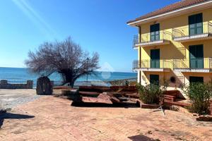 VILLA A SCHIERA A PISCIOTTA