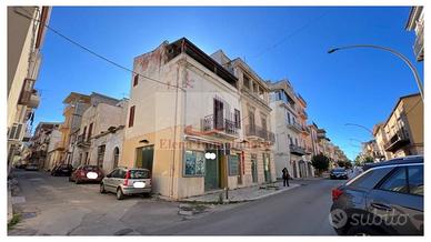 Palazzo / Stabile di 135 m² con 3 locali a Partini