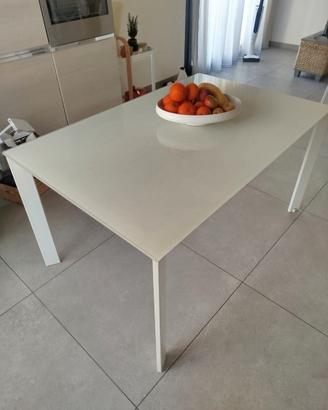 Tavolo moderno in vetro temperato