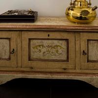 cassapanca in legno massello decorata