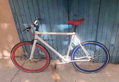 Bicicletta scatto fisso 