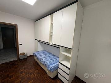 Cameretta con letto e mobili