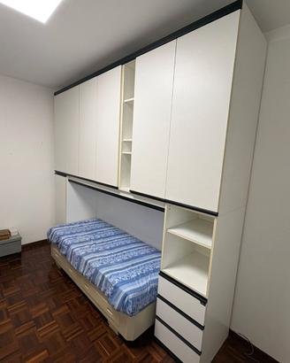 Cameretta con letto e mobili