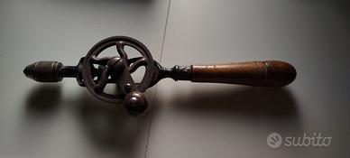 Antico Trapano a Mano in Ghisa e Legno Vintage