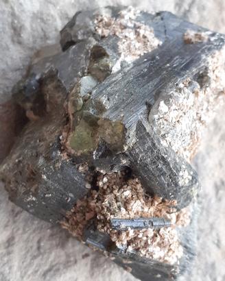 Berillo verde con pirite