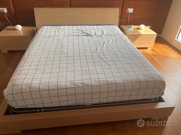 Letto matrimoniale in legno massello + 2 comodini