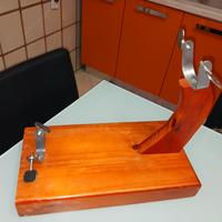 porta prosciutto in legno con tagliere in legno