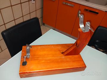 porta prosciutto in legno con tagliere in legno
