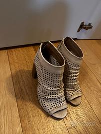 Stivaletto spuntato numero 35