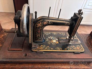 Macchina da cucire antica