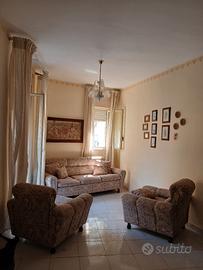 Un divano e due poltrone