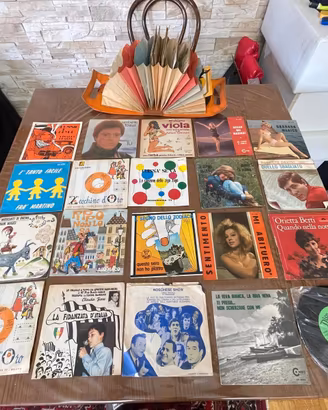 Elegante collezione di dischi 45 giri vintage