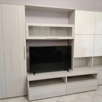 Arredo Sala Moderno: Parete TV, Divano e Tende