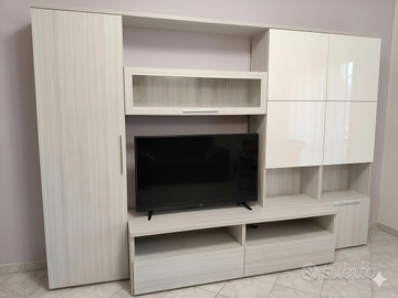Arredo Sala Moderno: Parete TV, Divano e Tende