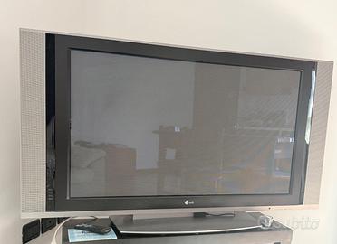 Televisore LG 42” con surround integrato