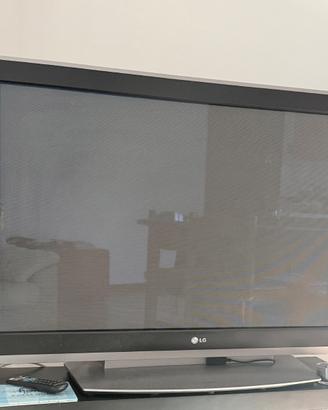 Televisore LG 42” con surround integrato