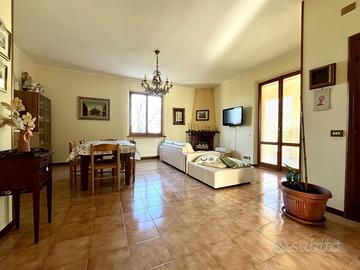 Appartamento con garage, zona centro