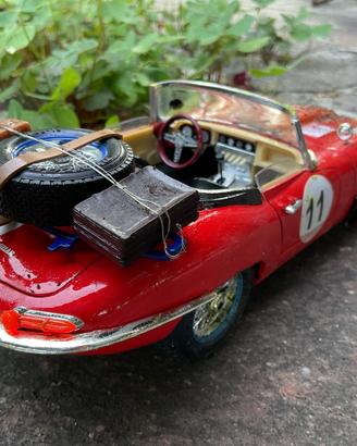 Jaguar type E ‘61 Rally Raid scala 1/18