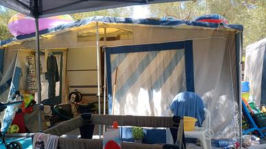 roulotte Laika polo 44 anno 84 posti letto 4  