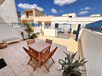 Villetta due piani c/giardino a due passi dal mare