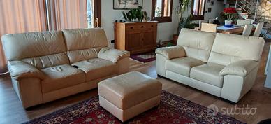 DIVANI IN PELLE CON POUF
