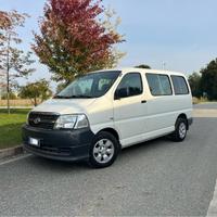 Toyota Hiace 8 posti